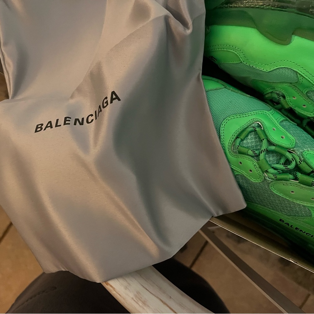 Balenciaga Vibrant “Clear Sole Green” Men’s Sneakers - Picture 2 of 5